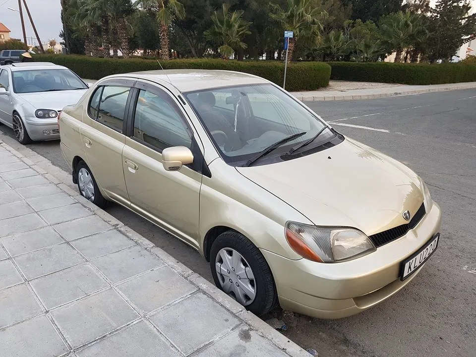 Toyota Άλλο 2001